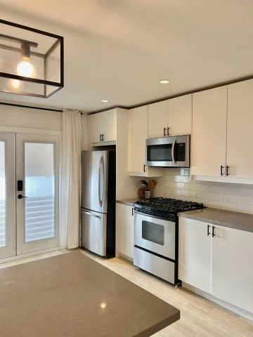 Spacious 1BR+Den | Private | Fireplace | Patio in Langley, BC